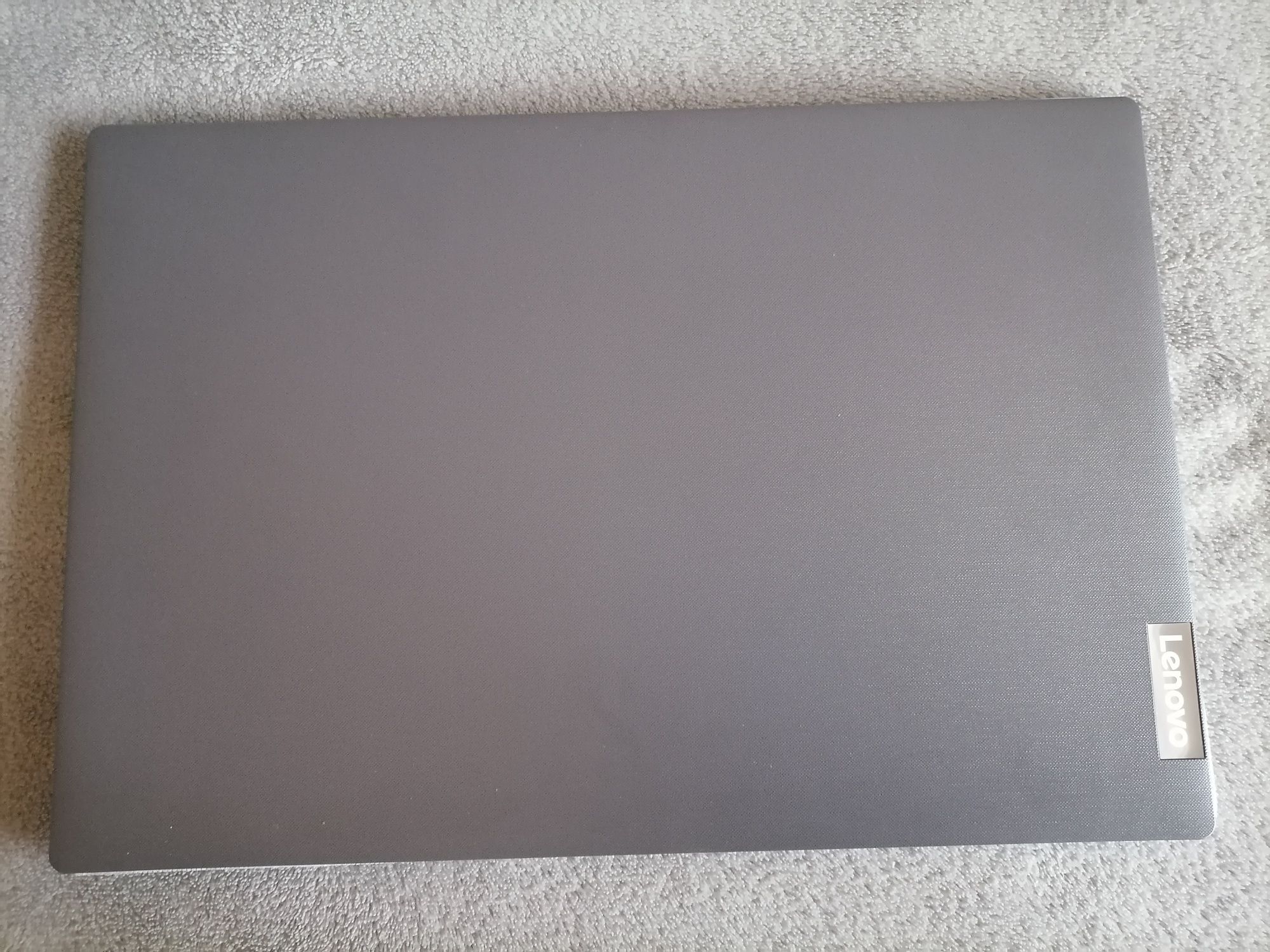 Nowy Lenovo V15-ADA WIN 11 8GB 756GB SSD Radeon ideał 15.6''  usb  hdm