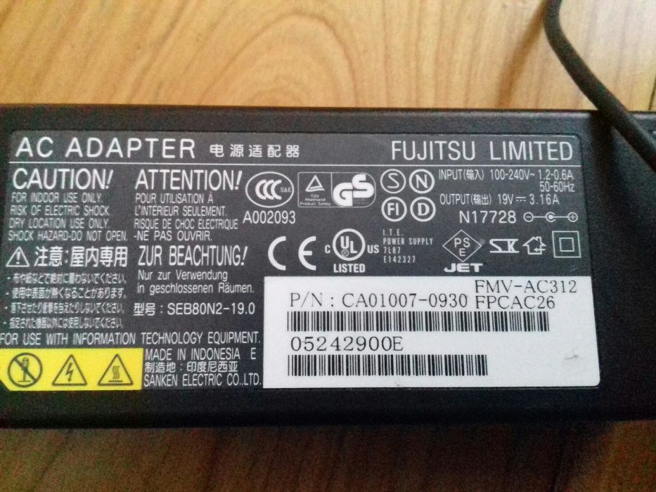 Fujitsu Адаптор Питания AC 19V - 3.16A 60W Штекер-разьем 5.5mm*2.5mm