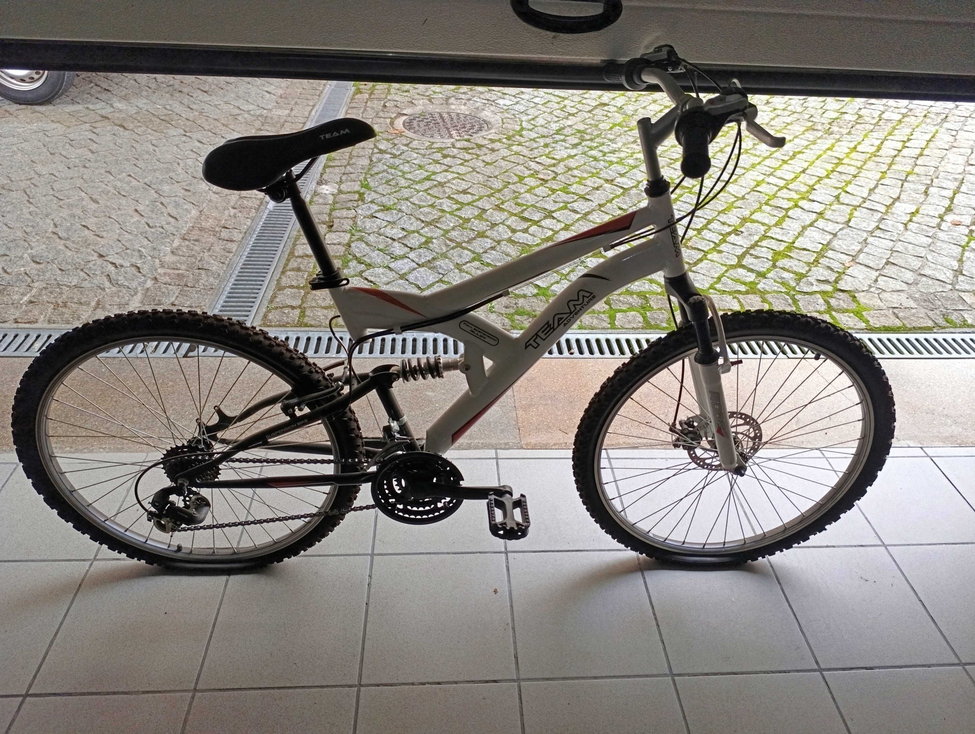 Bicicleta em alumínio