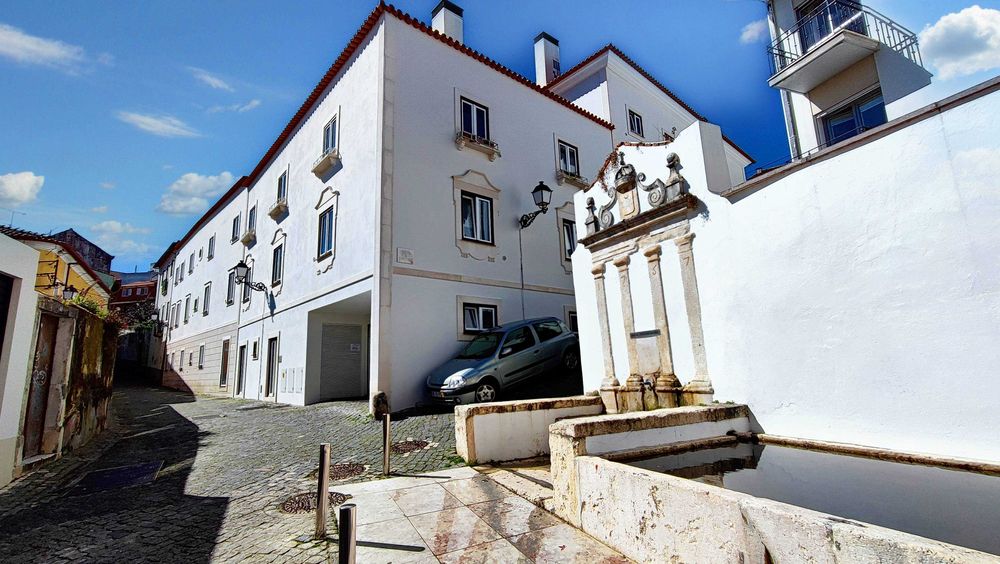 T0 mobilado e equipado Centro Histórico Leiria