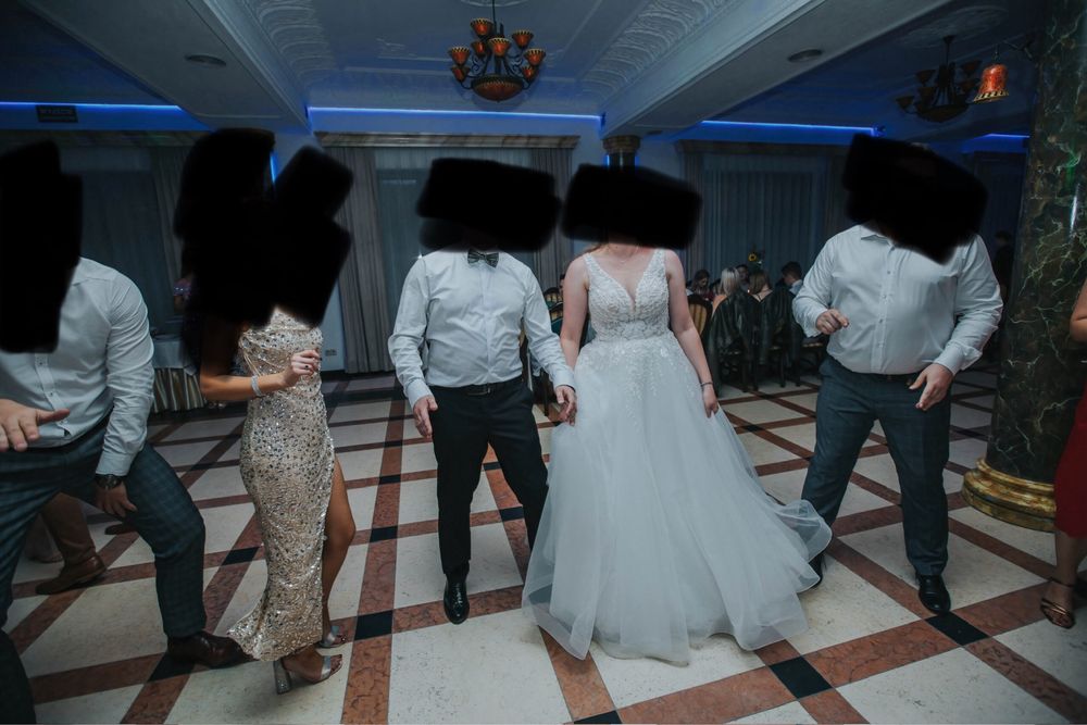 Suknia ślubna brokatowa