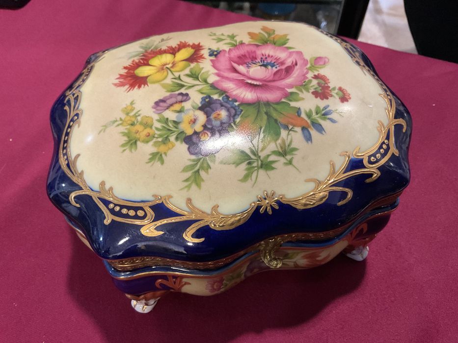 Cofre joias porcelana com pés pintura manual 17x14x9 cm