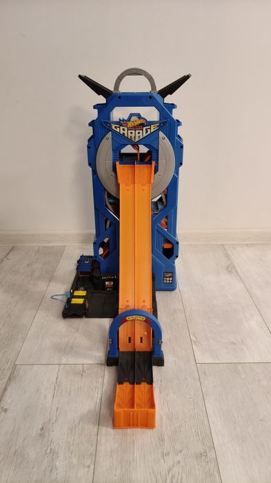 Hotwheels Mega Garage