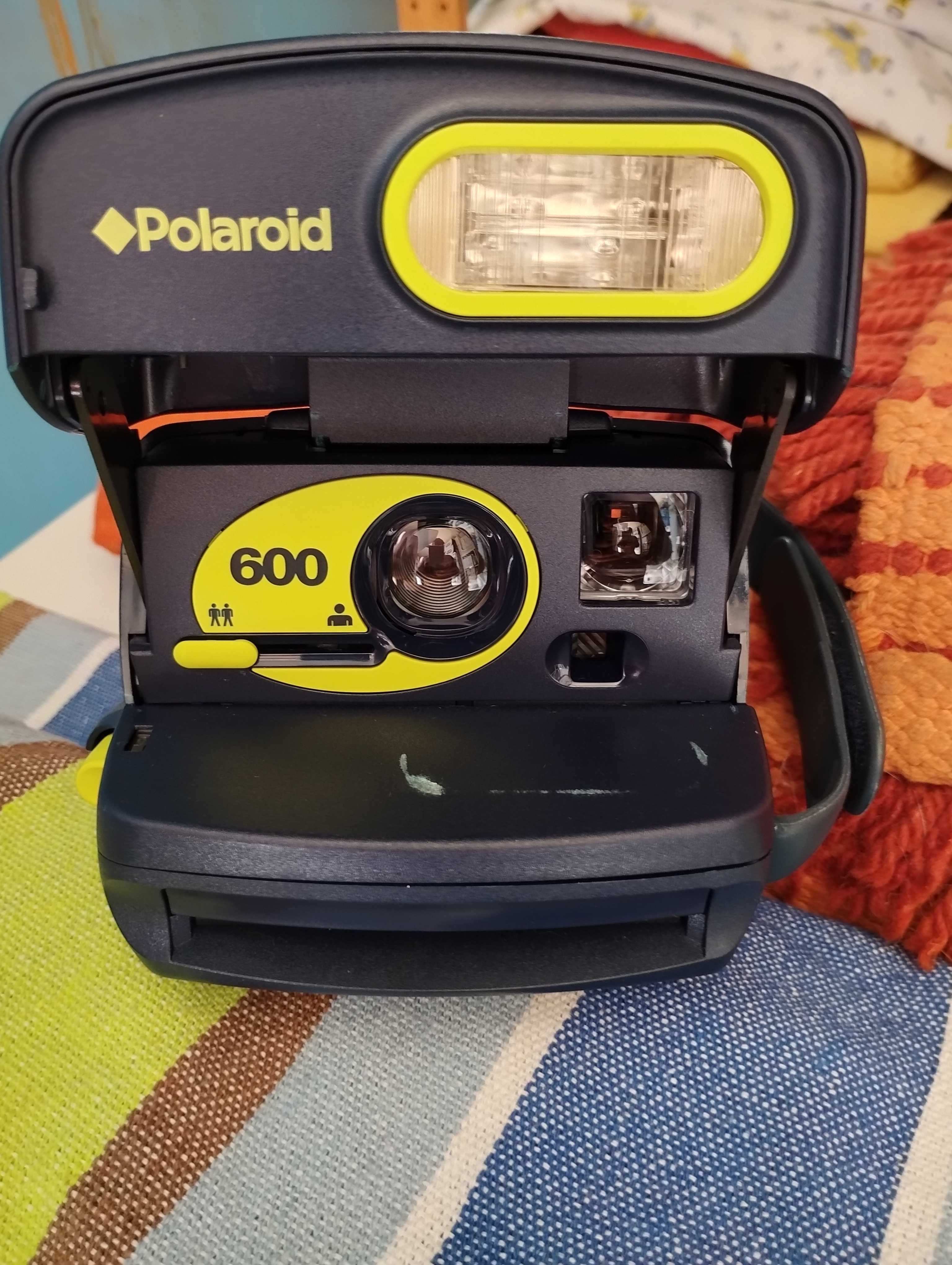 Máquina fotográfica Polaroid 600