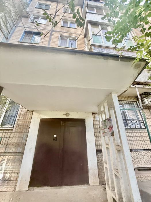 Продам 1к с балконом мкрн. Ювілейний - Співдружності ( Резніченко)