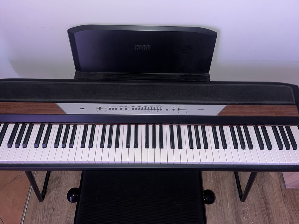 Pianino KORG SP-250
