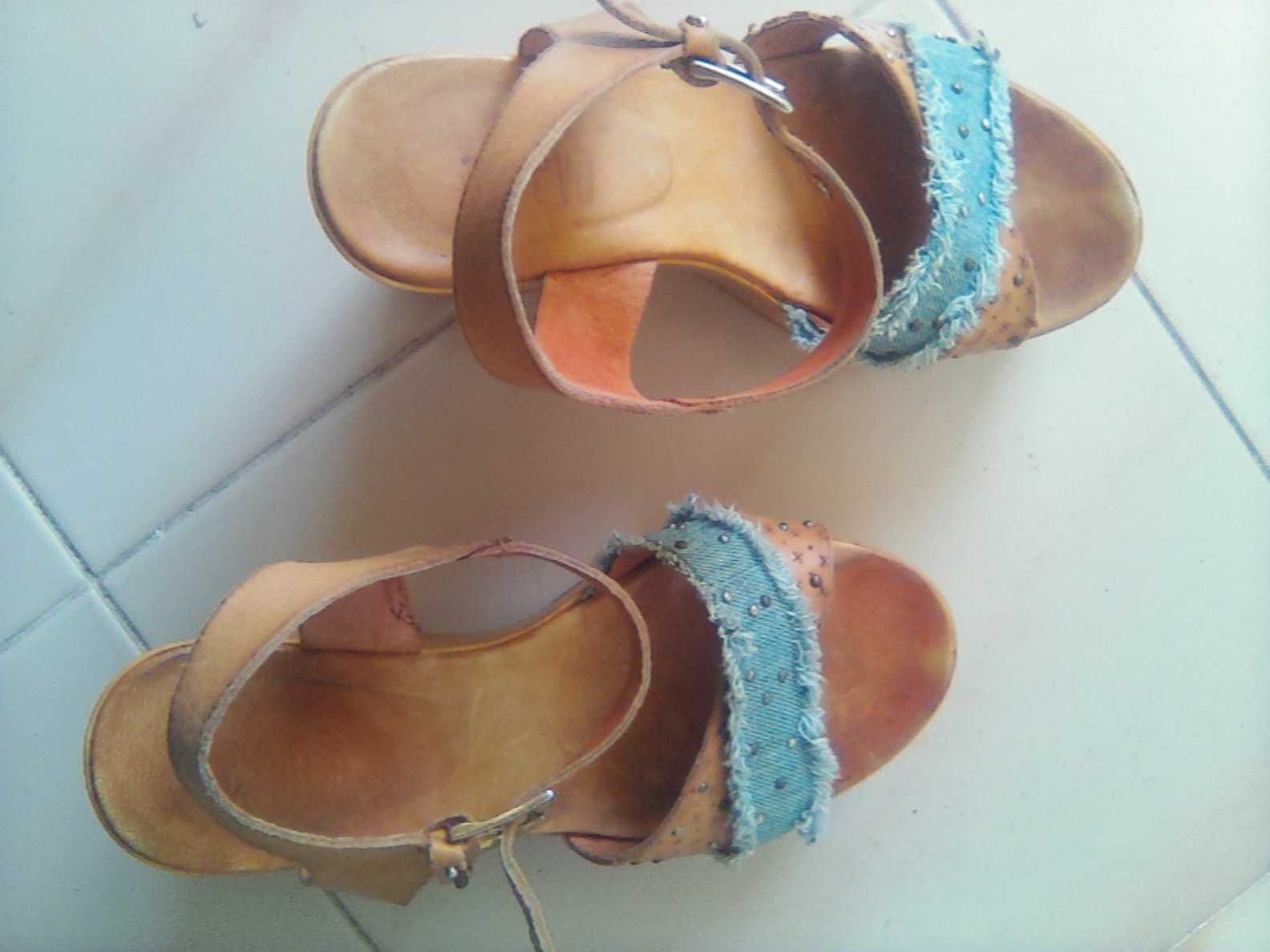 "  Sandálias / Sapatos"