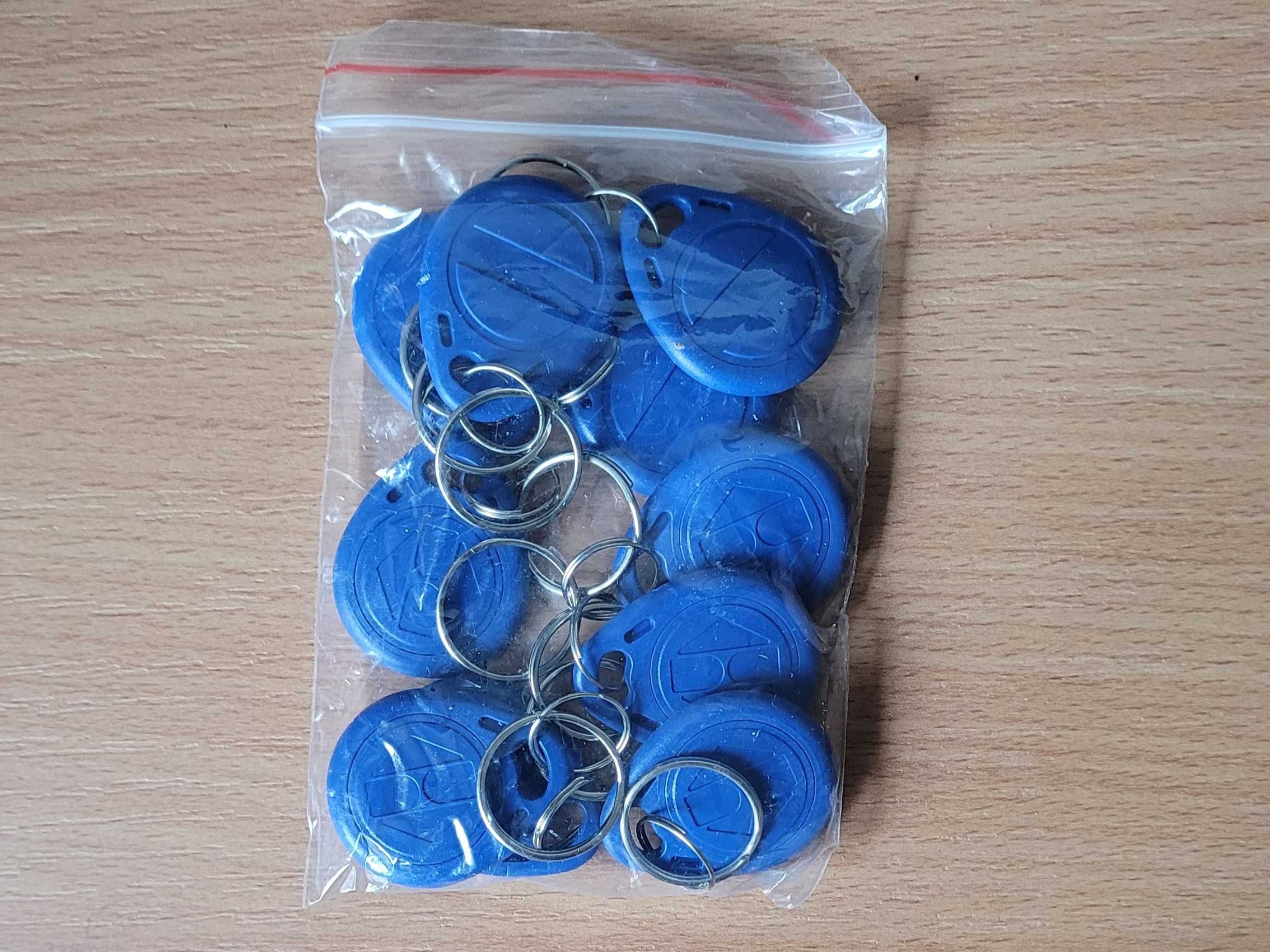 Przenośna kopiarka programator RFID 125 kHz
10 x breloki RFID