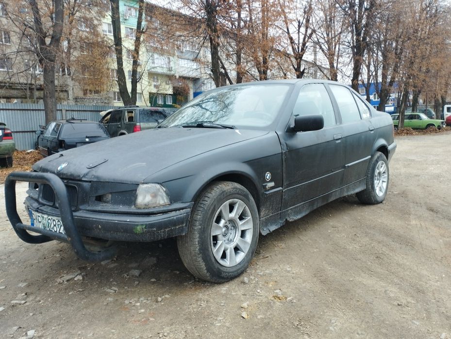 Продам BMW E36 на полном ходу сел и поехал
