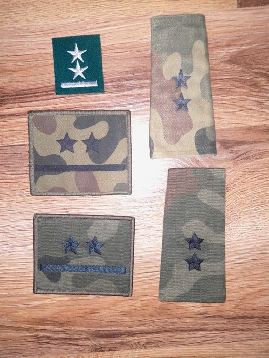 Stopień wojskowy pagon pochewka dystynkcja podporucznik