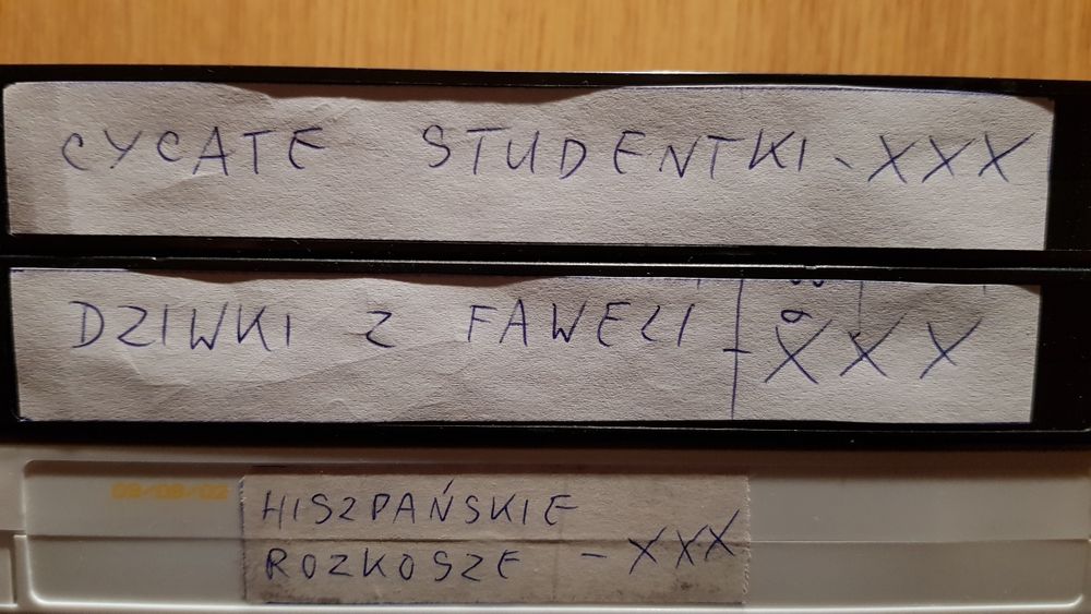 Filmy / × / × / × / na kasetach VHS