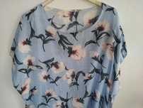 Blusa azul clara com flores - Tamanho XL/XXL