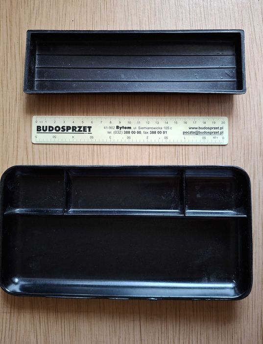 dwa stare organizery biurkowe z bakelitu z lat PRL, korytka