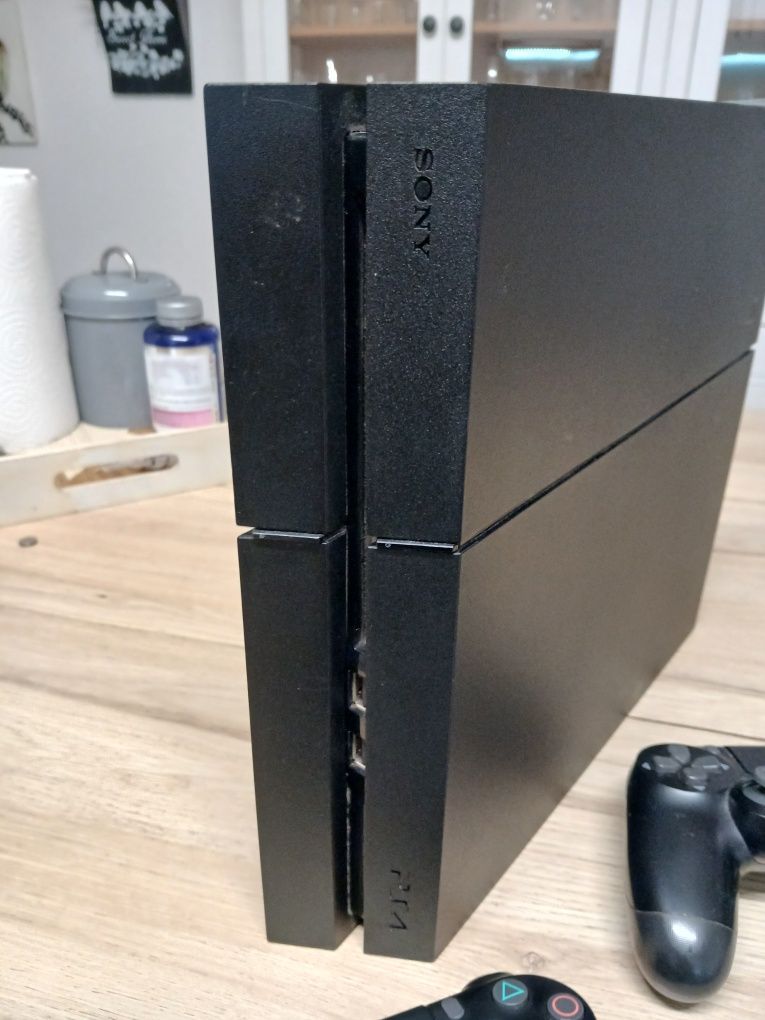 Playstation ps4 com 2 comandos