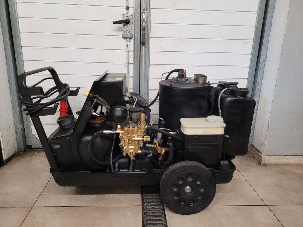 Myjka Ciśnieniowa Karcher HDS 890 * Wolnoobrotowy silnik * Gorąca Woda