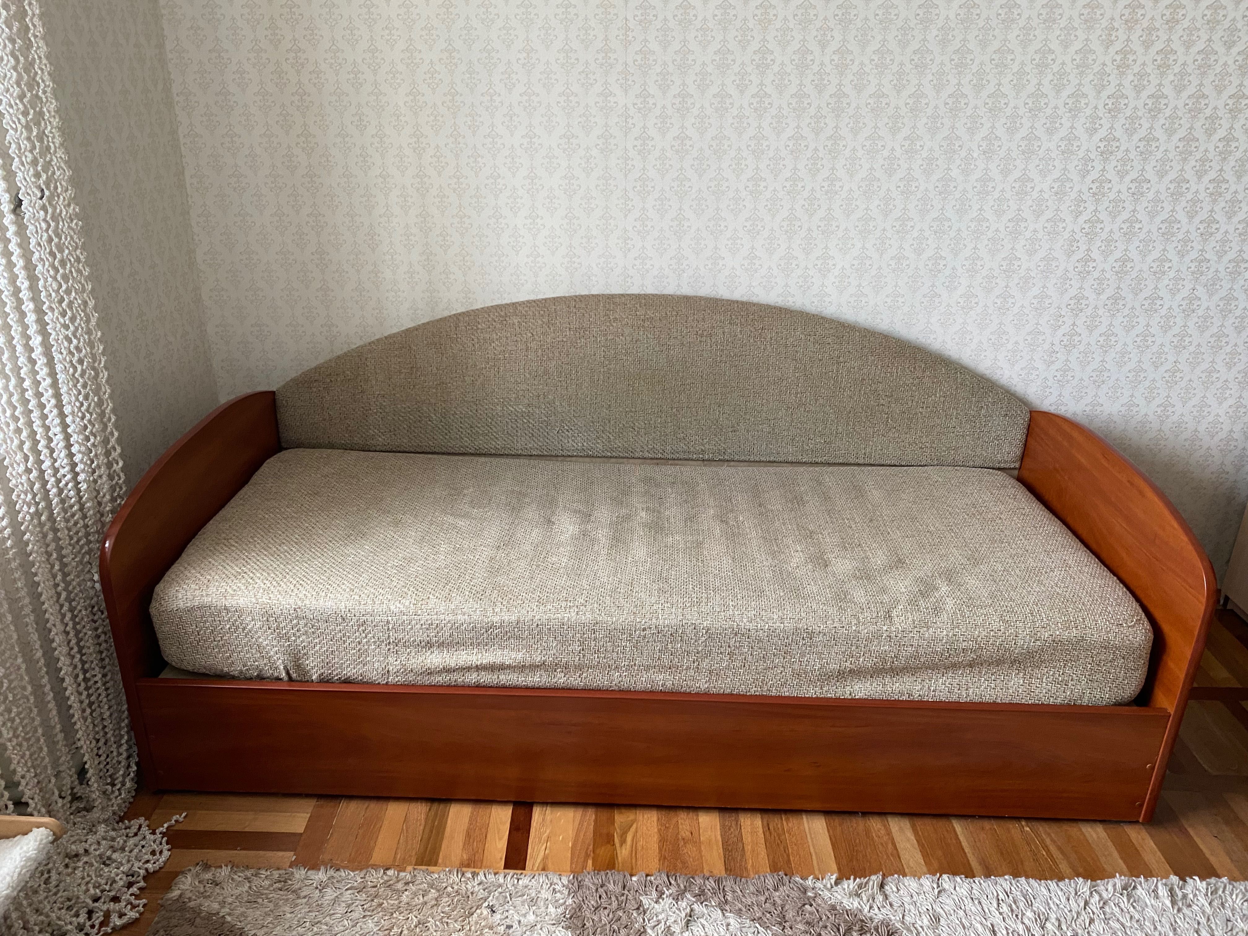 Диван - ліжко (197см х 90см)