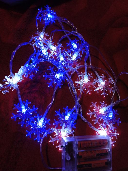 Світлодіодна гірлянда “Сніжинки” 3 м – на батарейках, для дому, весілл
