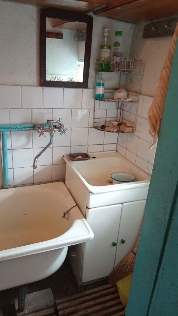 Продам  1/2 будинку.(Вулиця М. Грушевського. Стара назва Чекістів)
