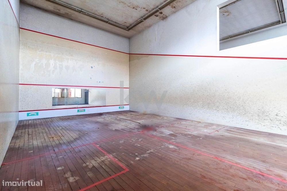Investidores! Espaço Comercial com arrendamento por 20 anos! 7.6% rent