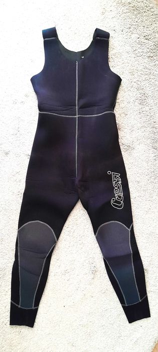 Fato de caça submarina, marca Cressi, tamanho T4, de 5mm. Como novo.