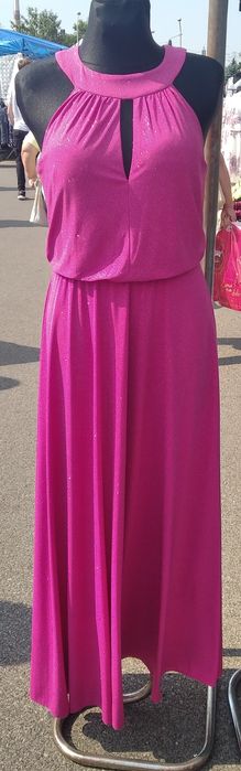 Różowa sukienka z połyskiem