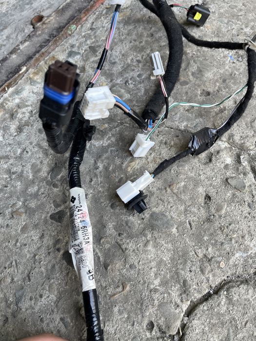 Скло дверей Nissan Rogue T33 2021-2024рік праве заднє