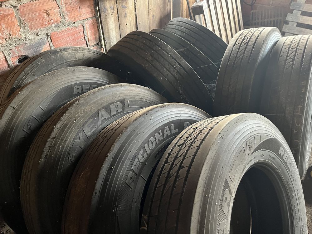Pneus 11R 22.5 goodyear