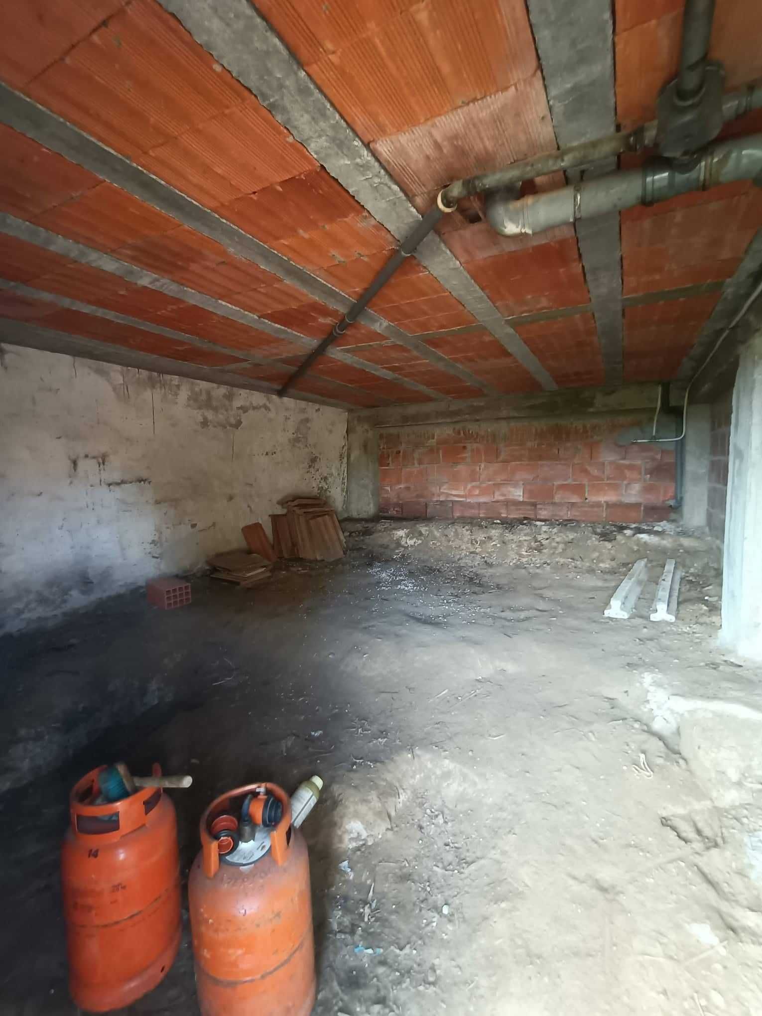 Moradia para recuperar, com terreno em Fontelas, Peso da Régua