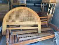 Conjunto cama, cómoda e mesa de cabeceira