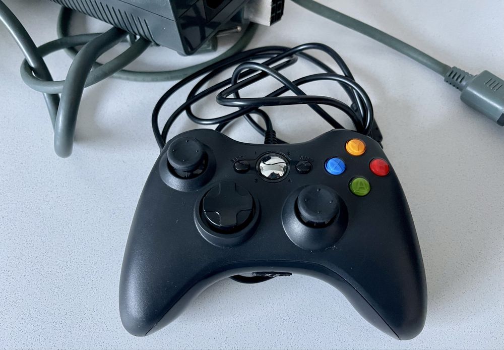 Xbox 360 (funciona, mas leitor com falhas)