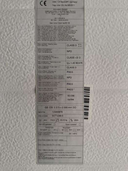 Brama garażowa segmentowa z napędem, 2023 rok, ciemny orzech