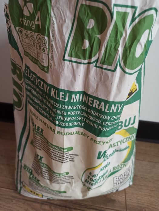 Klej do jasnych płytek Bioflex biały schock
