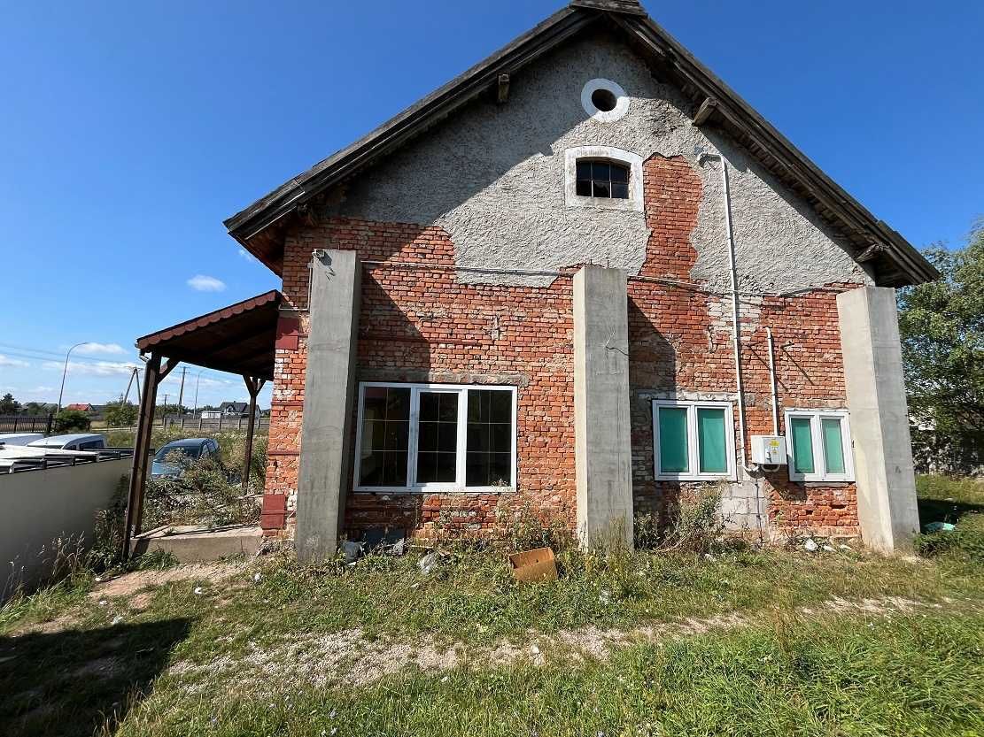 Cegła, dachówka, drewno z rozbiórki budynku historycznego