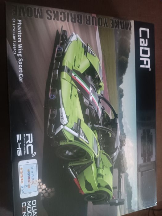 Samochód zdalnie sterowany.