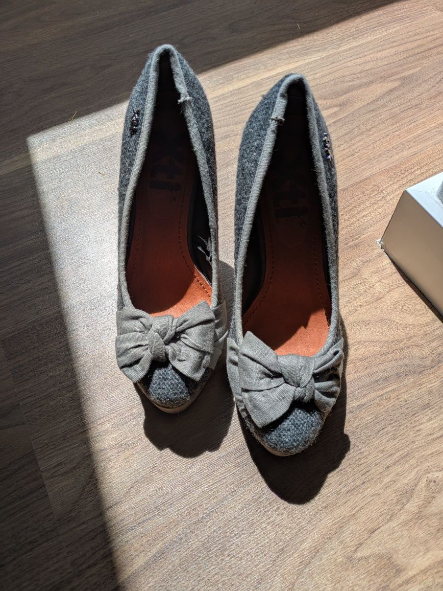 Sapatos cinza xti