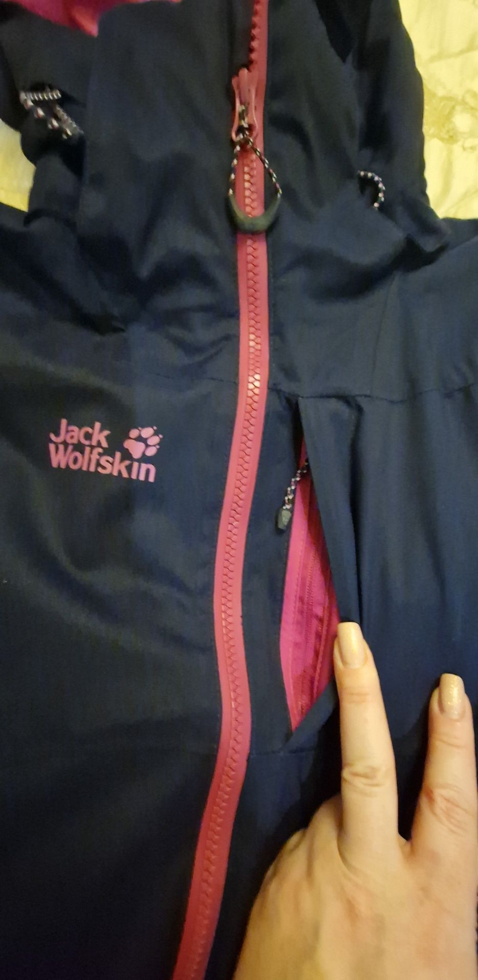 Женская лыжная куртка  Jack Wolfskin.