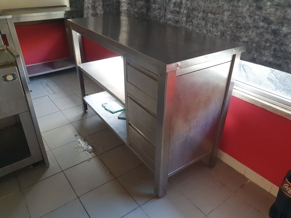Balcão em Inox com gavetas