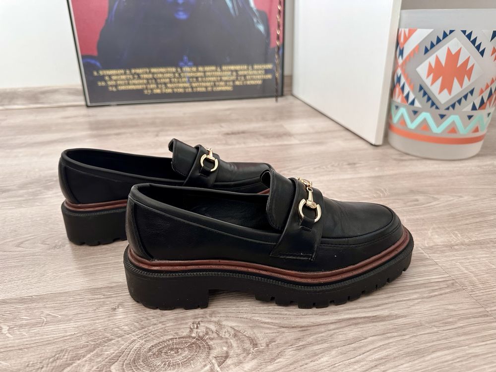 Loafersy mokasyny z klamrą na grubej podeszwie