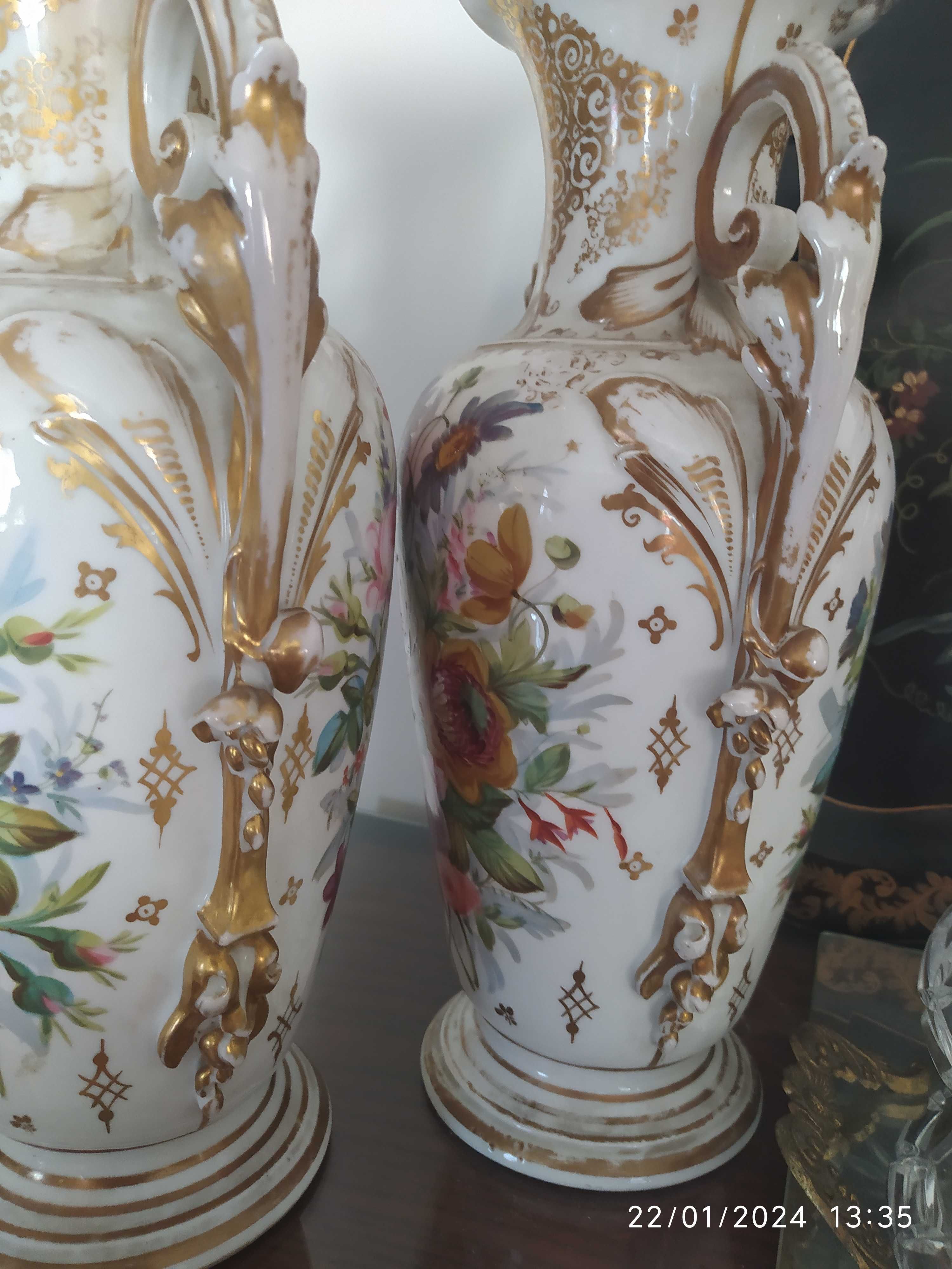 Par de Jarras Porcelana Francesa - Vieux Paris -  Sec. XIX - Alt, 40cm