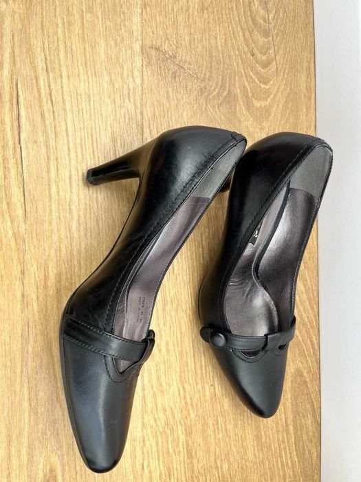 Жіночі шкіряні туфлі Ecco city bristol petit strap 37 розмір