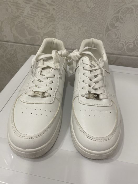 Кросівки жіночі майже нові