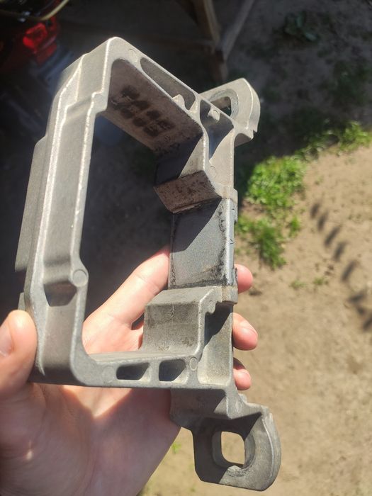 Кронштейн подушки двигуна Ford Focus 3