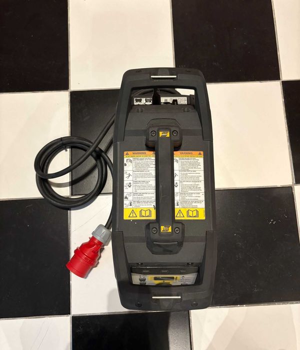 2 Máquinas de Solda ESAB 300i ( NA CAIXA )