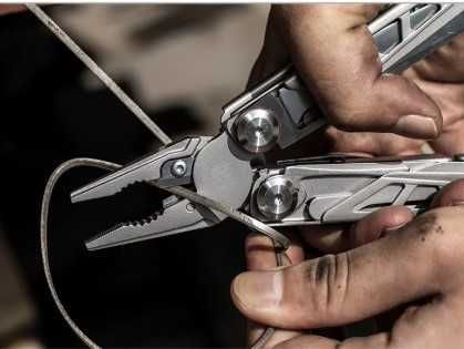Мультитул Multitool 17в1 плоскогубцы, ножницы, пилка + набор бит