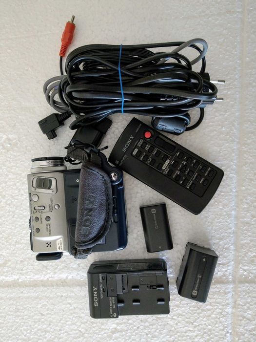 SONY DCR-PC5E Mini DV Tape Digital Video Camera Handycam