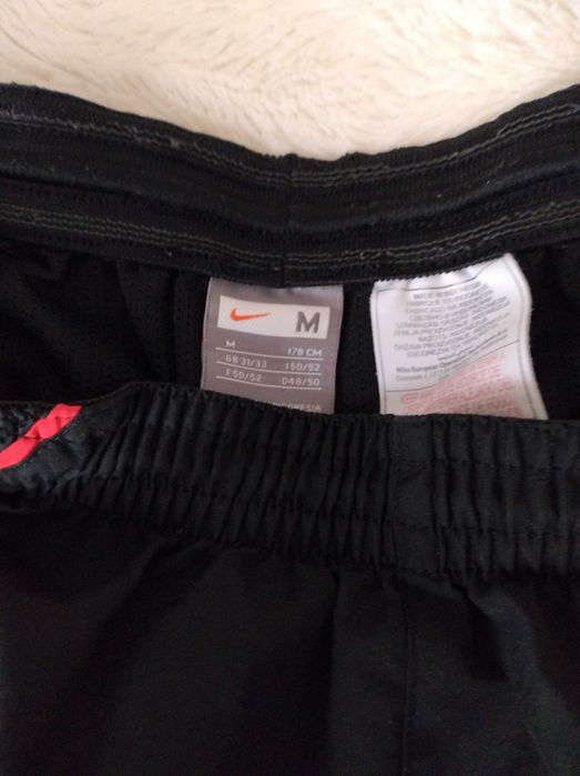 spodenki sportowe nike rozmiar M czarne z czerwonymi wstawkami