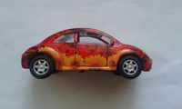 Продаю модель автомобиля Volkswagen new beetle (1:32 Kinsmart)