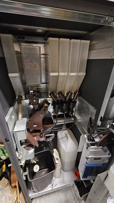 Maquina de vending cafe+snacks