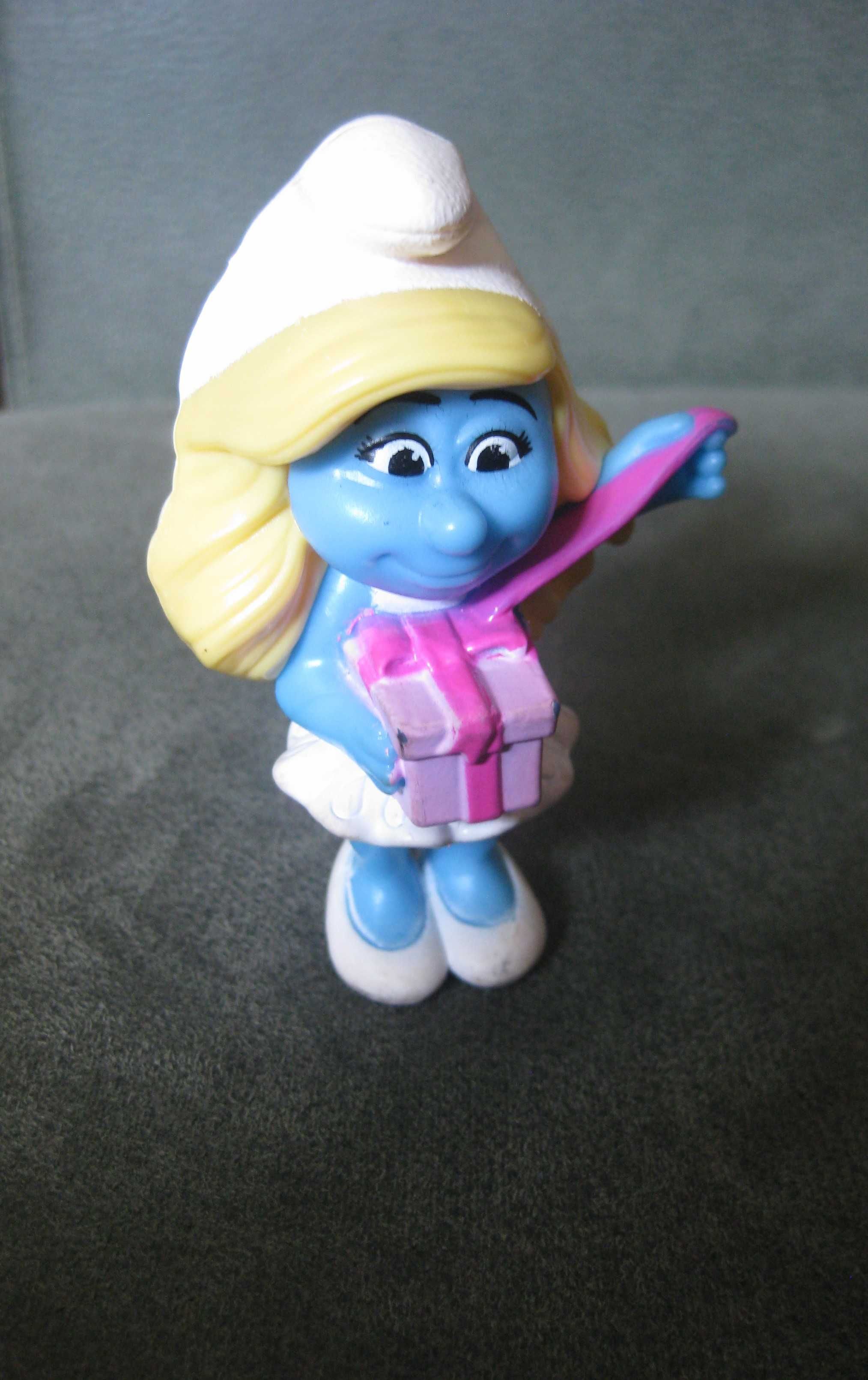 Boneco Miniatura de Smurfette ou Estrumfrina a abrir Presente