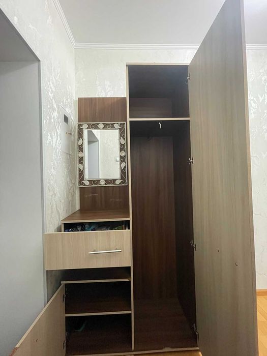 Вішалка з шафою у прихожу Самовивіз